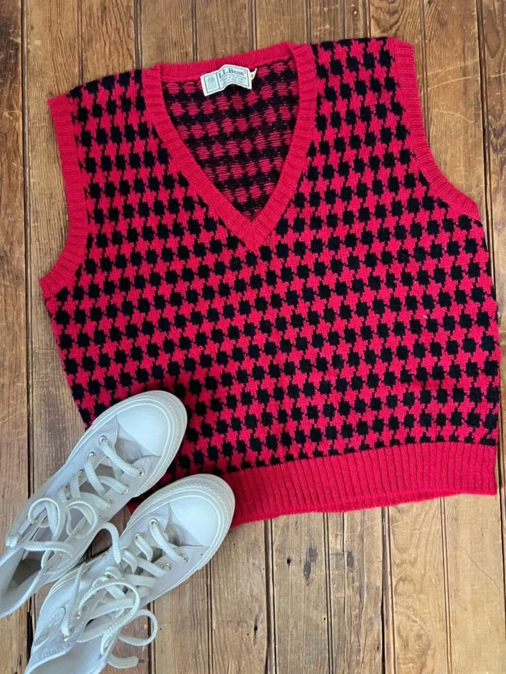 Vintage L.L. Bean men’s wool sweater, vest Red Black Houndstooth V‑Neck size l